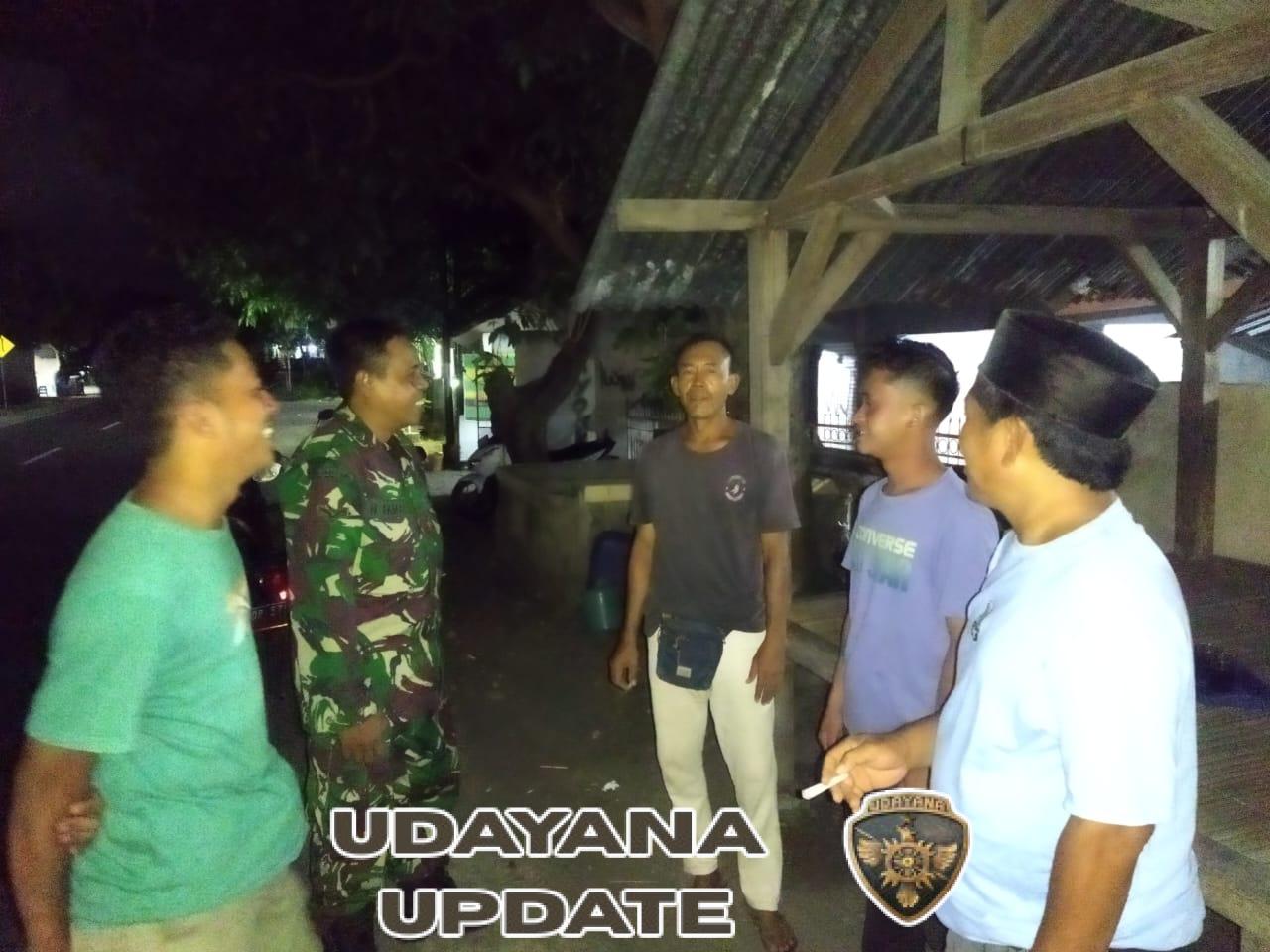 Babinsa Kertasari Serda Hunain Akmal Laksanakan Patroli Kongkow-kongkow di Dusun Mertasari