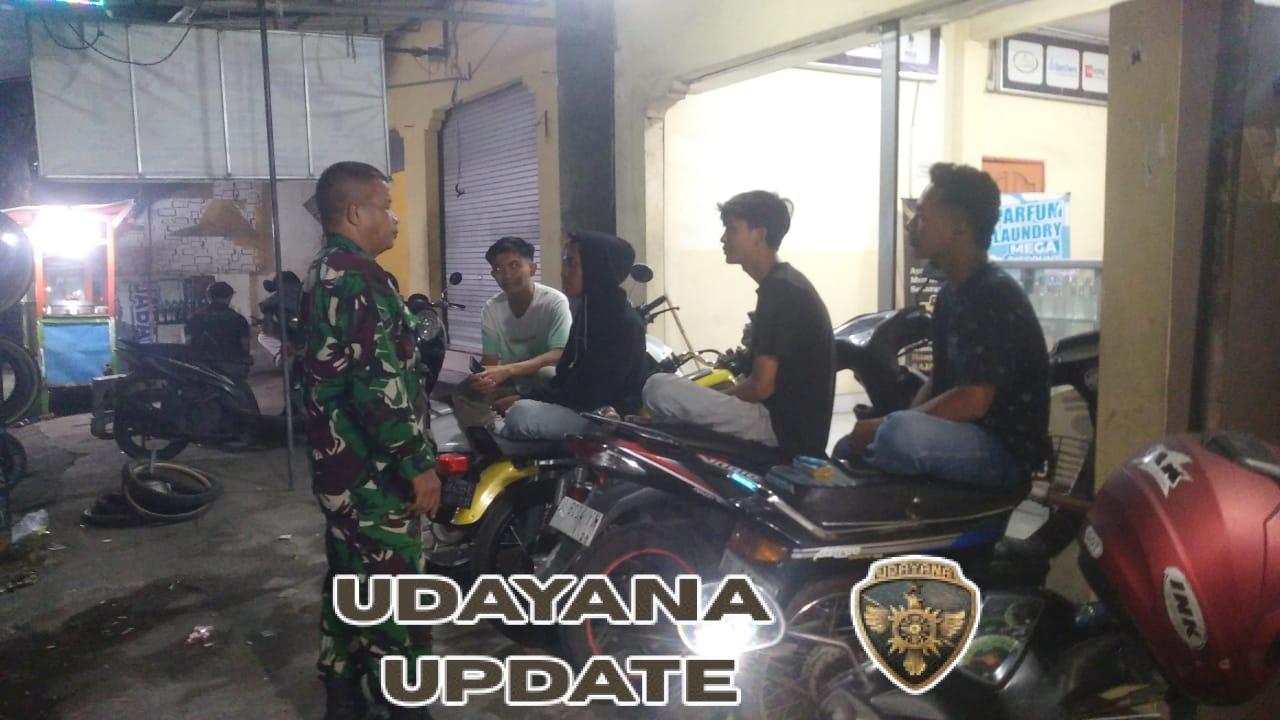 ‎Babinsa Mamben Lauk Patroli Kongkow-kongkow, Himbau Pemuda Jauhi Perilaku Negatif