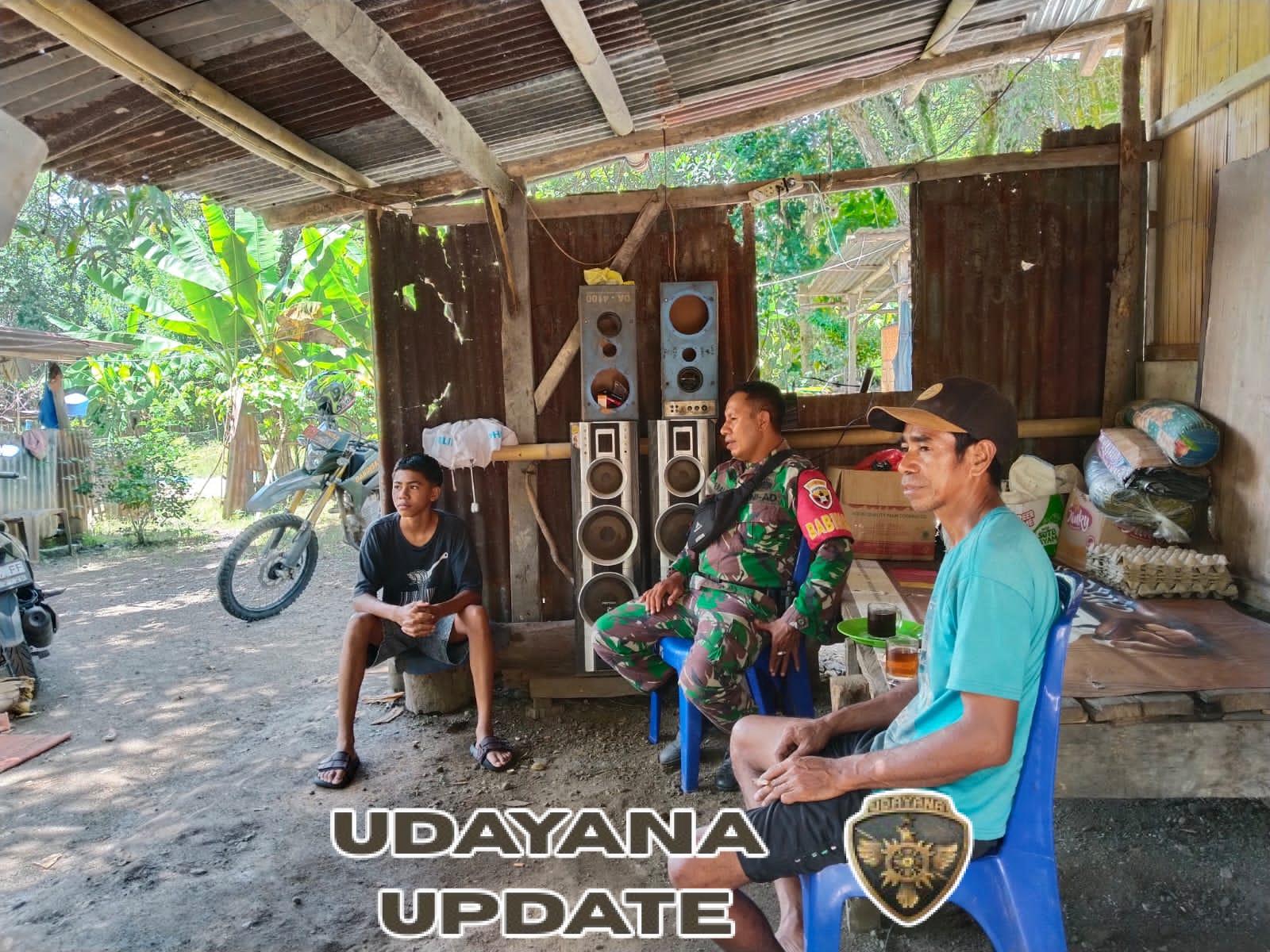 Jaga Kamtibmas, Babinsa Maurole Sambangi Warga Desa Tou