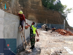 Pembangunan KDKMP Desa Raterua Terus Berjalan, Kodim 1602/Ende Hadirkan Pendampingan Babinsa