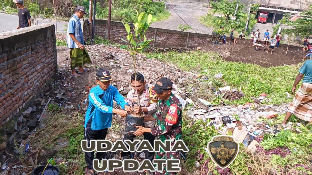 Babinsa Tembeng Putik Bersama Warga Gelar Gotong Royong di Dusun Lengkok Lendang