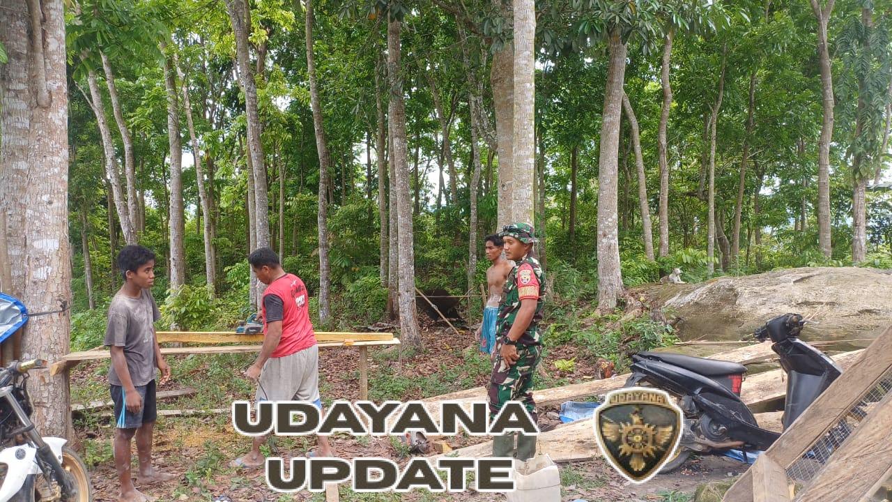 Jaga Keamanan Wilayah, Babinsa Kopda Komang Septiana Sambangi Warga