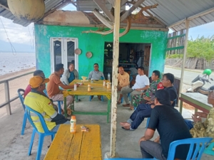 Jaga Kamtibmas, Babinsa Desa Tuananga Laksanakan Komsos Bersama Warga