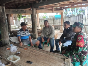 Babinsa Desa Belo Laksanakan Komsos Pererat Hubungan dengan Warga
