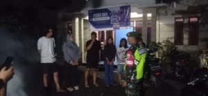 ‎Babinsa Aik Dewa Ajak Warga Aktif Siskamling Lewat Patroli Kongkow-kongkow