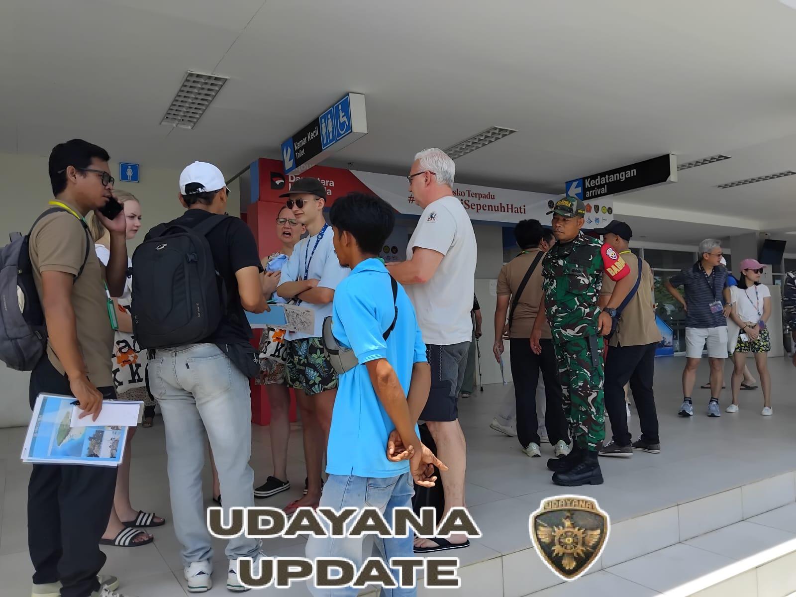 Kapal Pesiar Raksasa Sandar, Babinsa Hadir Layani Wisatawan