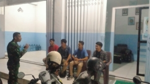 Babinsa Koramil 1614-01/Dompu Bersama Karang Taruna Gelar Patroli Ronda Malam di Dusun Saka