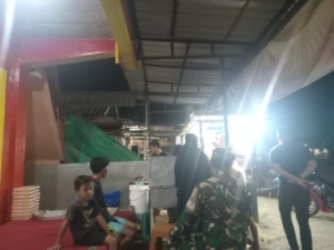 Serma Muhammad Pimpin Patroli Piket Koramil Seteluk, Ciptakan Wilayah Aman dan Kondusif