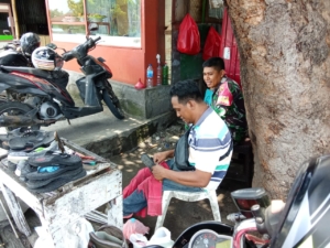 Perkuat Kamtibmas, Babinsa Liabeke Intensifkan Komsos Bersama Warga