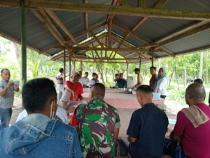 Perkuat Kamtibmas Desa, Babinsa Maurole Sambangi Warga Woloau