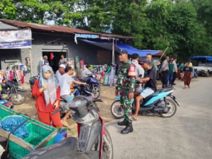 Perkuat Kamtibmas, TNI Dan Polri Dampingi Penertiban Arus Lalu Lintas di Pasar