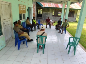 Serka Piter Kase Dampingi Warga, Pastikan Keamanan dan Kamtibmas Desa Raburia