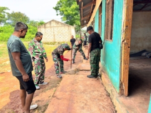 Karya Bhakti Babinsa Perbaiki Panti Asuhan Syalom