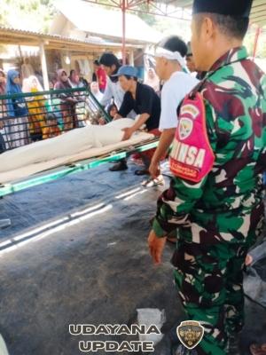 Wujud Kepedulian TNI, Babinsa Koramil Sekongkang Dampingi Pemakaman Warga Desa Tongo