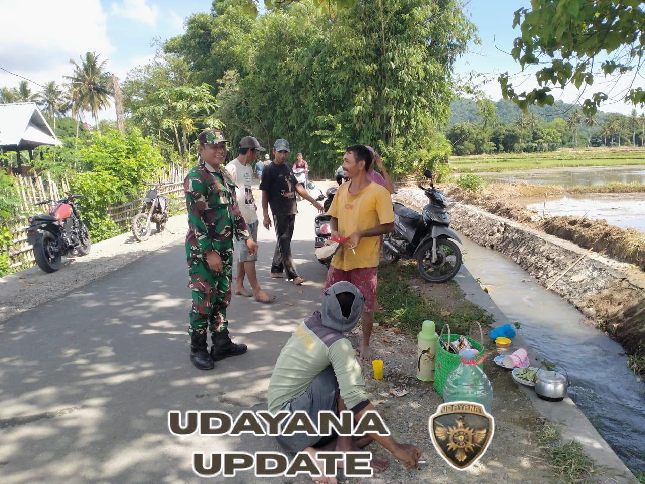 Dukung Kelancaran Pertanian, Babinsa Rempe Laksanakan Komsos Pembersihan Irigasi