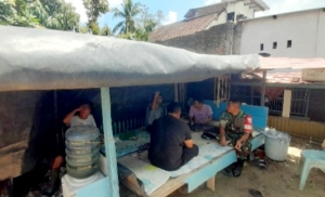 Sertu Dahlan Laksanakan Komsos Bersama Warga Desa Seteluk Tengah