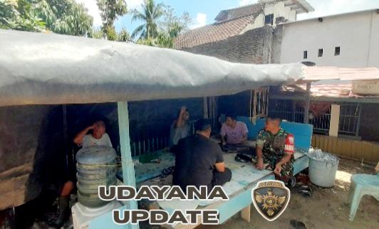 Sertu Dahlan Laksanakan Komsos Bersama Warga Desa Seteluk Tengah