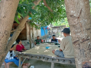 Tingkatkan Kamtibmas dan Kewaspadaan Bencana, Babinsa Desa Detuwulu Aktif Komsos