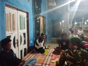 Babinsa Seteluk Laksanakan Patroli Rutin Demi Kamtibmas Kondusif