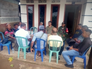 Pererat Kemanunggalan TNI-Rakyat, Babinsa Watukobu Laksanakan Komsos