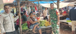 Pemantauan Pasar Tradisional Wulumanu oleh Babinsa Kodim 1601/Sumba Timur