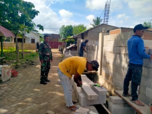 Dukung Perekonomian Desa, Babinsa Awasi Pembangunan Koperasi Merah Putih