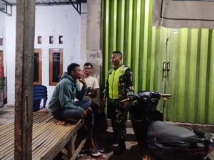 Sinergi Babinsa dan Warga Binaan Tingkatkan Keamanan Desa Melalui Poskamling Aktif