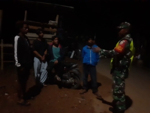 Patroli Malam Koramil Wawo Gencarkan Kesadaran Keamanan Lingkungan di Kecamatan Lambitu
