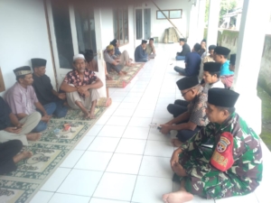 Sedekah Orong Desa Desaloka, Babinsa Serda Sayuti Pererat Kebersamaan dengan Warga