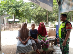 Sertu Hermansah Ingatkan Warga Desa Nipa untuk Tingkatkan Gotong Royong dan Laporkan Hal Mencurigakan