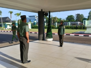 Upacara Bendera Senin di Kodim 1630/Mabar Berlangsung Khidmat, Kapten Inf Alexander Manirili Bertindak sebagai Irup