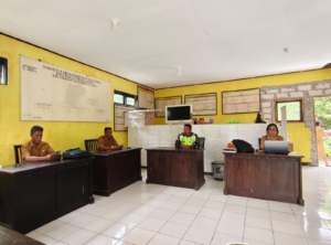 Babinsa Serka Maxem Mboro Laksanakan Monitoring Wilayah dan Komsos di Kelurahan Busalangga