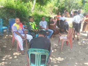 Jaga Kamtibmas, Babinsa Ende Timur Turun Langsung Berkomunikasi dengan Warga