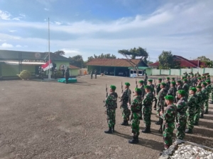Kodim 1621/TTS Gelar Upacara Bendera Rutin, Dandim Tekankan Loyalitas dan Profesionalisme.