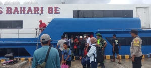 Piket Koramil 1627-01/Baa Pantau Kedatangan dan Keberangkatan Kapal Express Bahari 8E