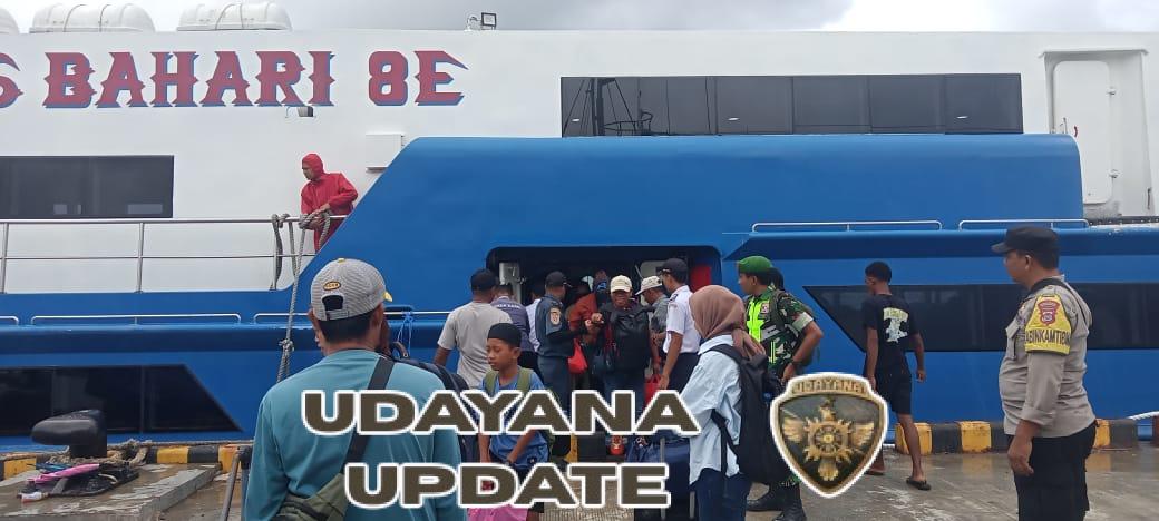 Piket Koramil 1627-01/Baa Pantau Kedatangan dan Keberangkatan Kapal Express Bahari 8E