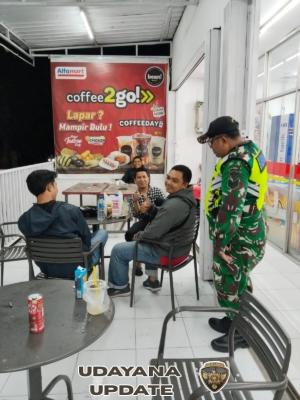 Melalui Patroli Malam Babinsa Jajaran Kodim Loteng Jalin Komunikasi Dengan Warga