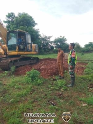 Monitoring Wilayah, Babinsa Pastikan Pekerjaan Fondasi KDKMP Berjalan Lancar