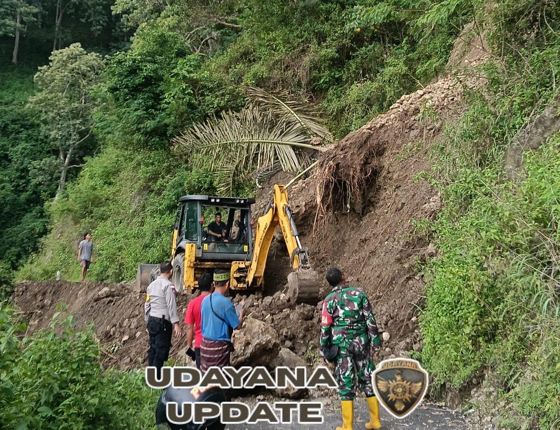 Hujan Deras Picu Longsor di Cibal, Babinsa Koramil 1612-01/Ruteng Bergerak Cepat Koordinasi