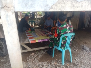 Babinsa Koramil Taliwang Gencarkan Komsos, Jaga Kamtibmas di Desa Sapugara Bre