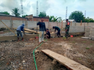 Babinsa Dasan Anyar Awasi Pembangunan Koperasi Merah Putih