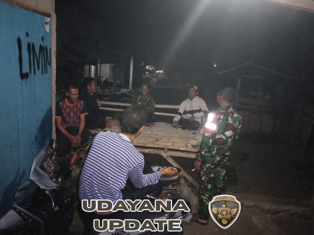 Sertu Sudarno Pantau Ronda Malam Warga Demi Keamanan Lingkungan