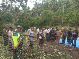 Lestarikan Adat dan Dukung Ekonomi Desa, Babinsa Ende Hadiri Peletakan Batu Pertama Koperasi Merah Putih