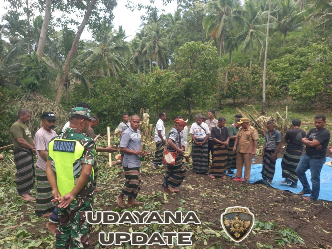 Lestarikan Adat dan Dukung Ekonomi Desa, Babinsa Ende Hadiri Peletakan Batu Pertama Koperasi Merah Putih