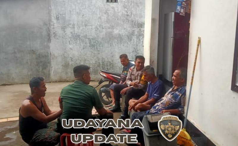 Babinsa dan Polisi Ajak Warga Peteluan Indah Cegah Banjir