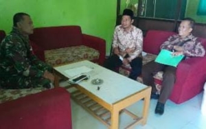 ‎Pererat Silaturahmi, Babinsa Bagik Nyaka Santri Gelar Komsos dengan Warga