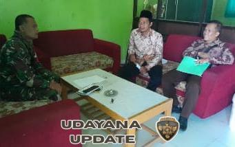 Pererat Silaturahmi, Babinsa Bagik Nyaka Santri Gelar Komsos dengan Warga