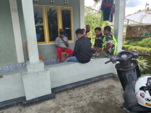 Serka Piter Kase Gelar Komsos Bersama Warga Tomberabu 1 Tingkatkan Kamtibmas