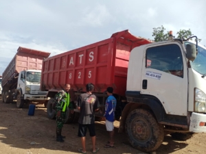 Babinsa Amankan Pembangunan Kawasan Sentra Industri Garam Nasional di Rote Timur