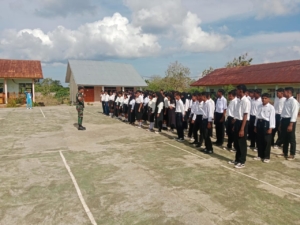 Perkuat Karakter Pelajar, Babinsa Ramil 1624-07/Nagawutung Beri Pembekalan PBB